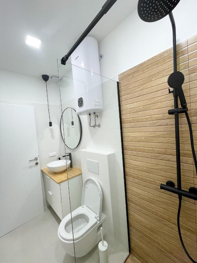 Modern Studio Overlooking Downtown Makarska Exterior photo